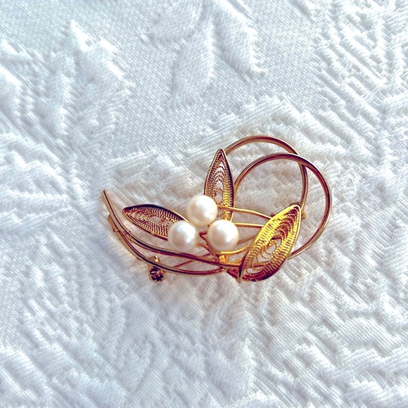 Beautiful brooch with pearls - Picture 1 of 2